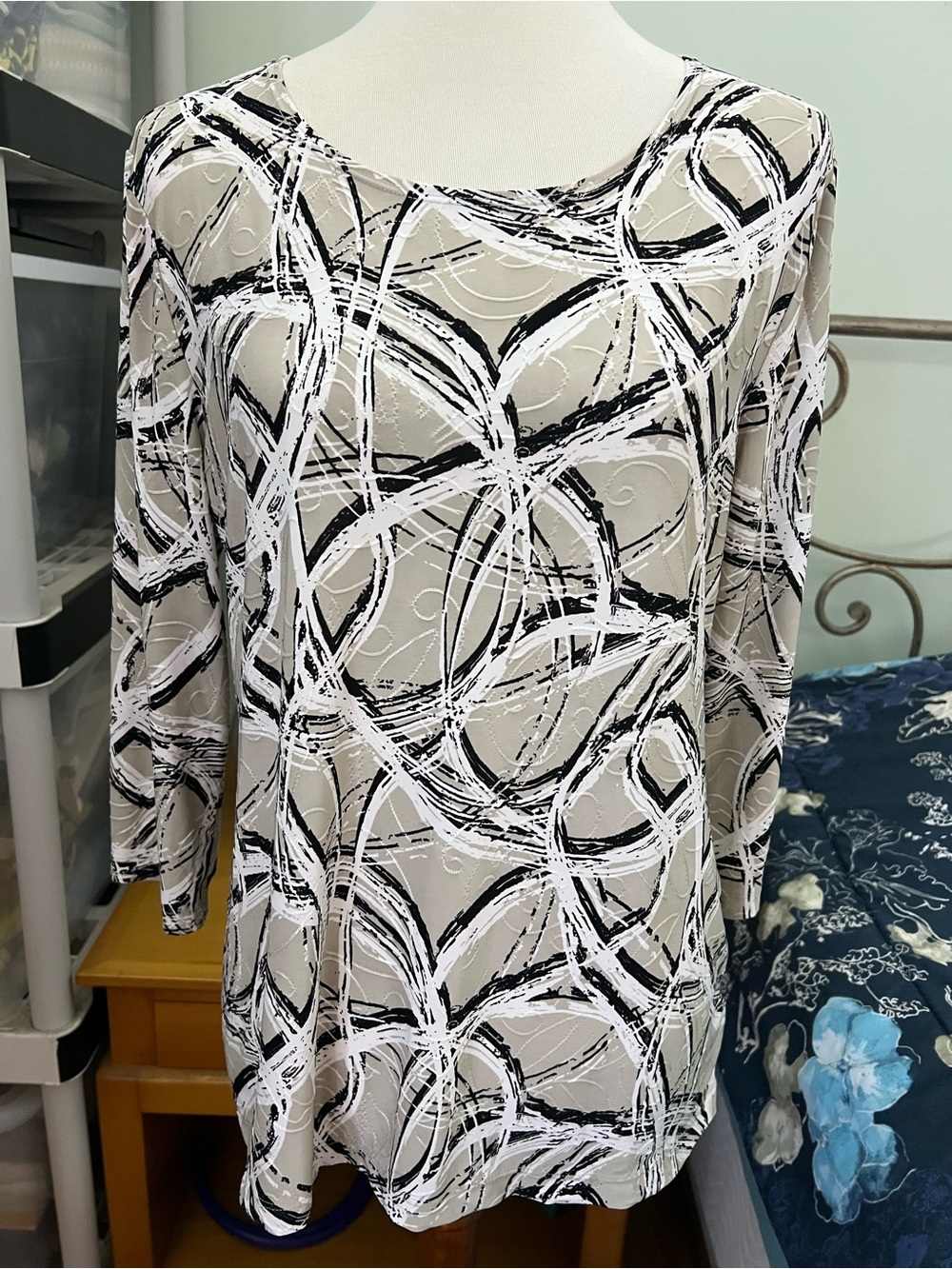 JM Collection Women’s Large 3/4 Sleeve Abstract Print Tunic in Beige and Black